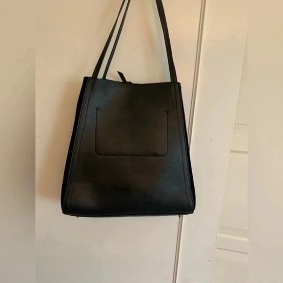 H&M Gorgeous faux leather and suede  bucket style purse. In black. - Picture 2 of 16
